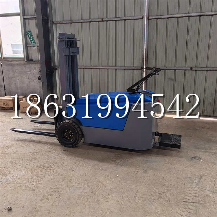 昌图县全电动叉车插腿式堆高车液压装卸车1.5吨升高小型站驾式铲车